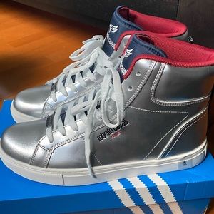 Like new, Roberto Cavalli Sport, silver leather sneakers, unisex size: 8.5M/10W